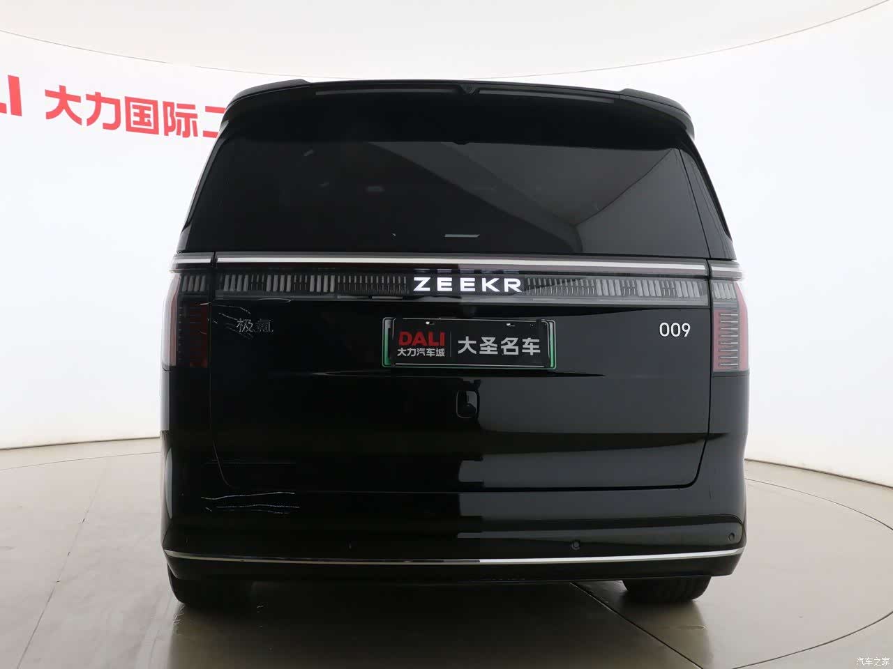 Zeekr 009, 2024 28