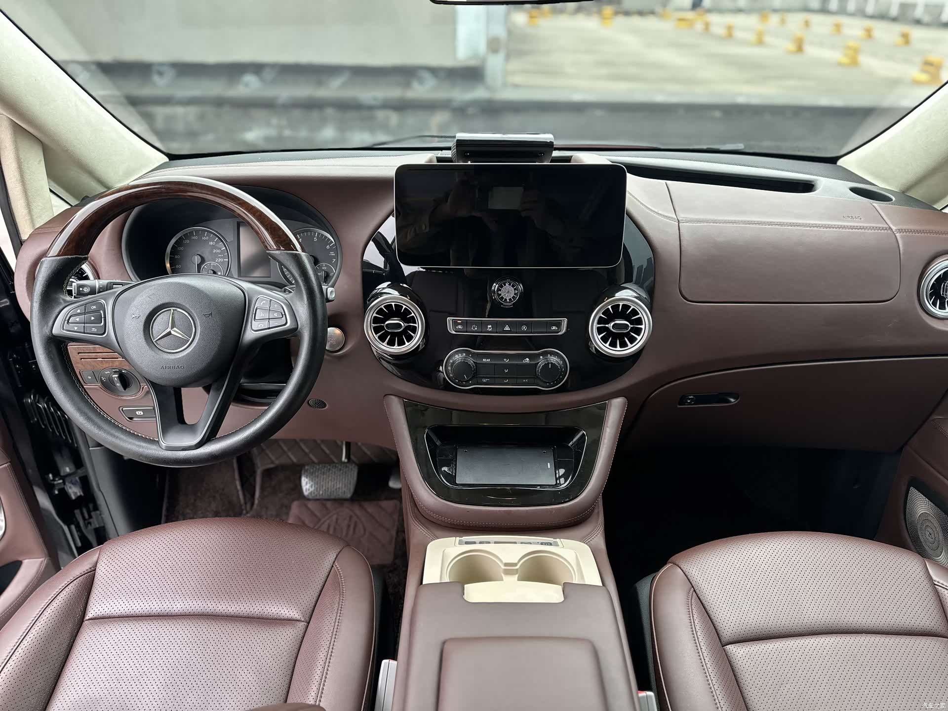 Mercedes-Benz V-Class, 2019 14