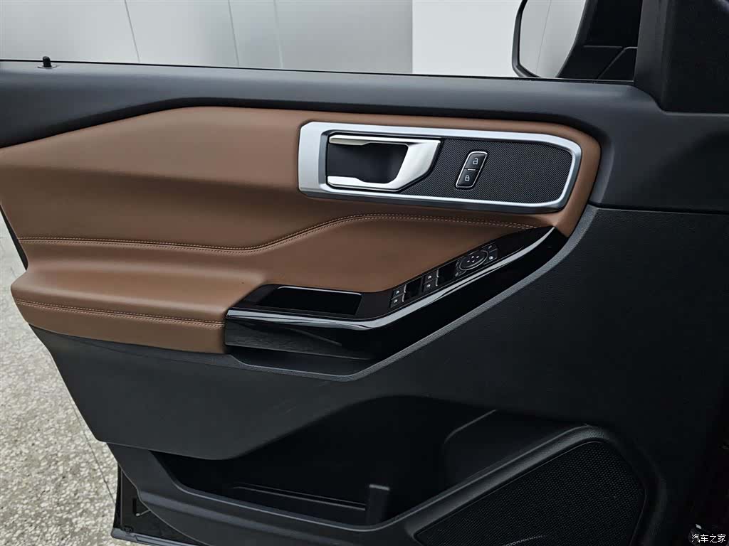 Ford Explorer, 2023 8
