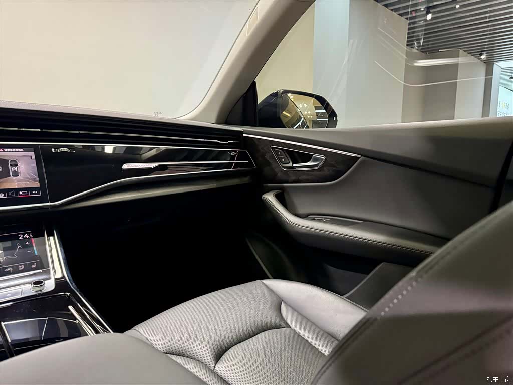 Audi Q8, 2024 23