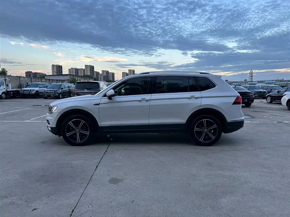 Volkswagen Tiguan L