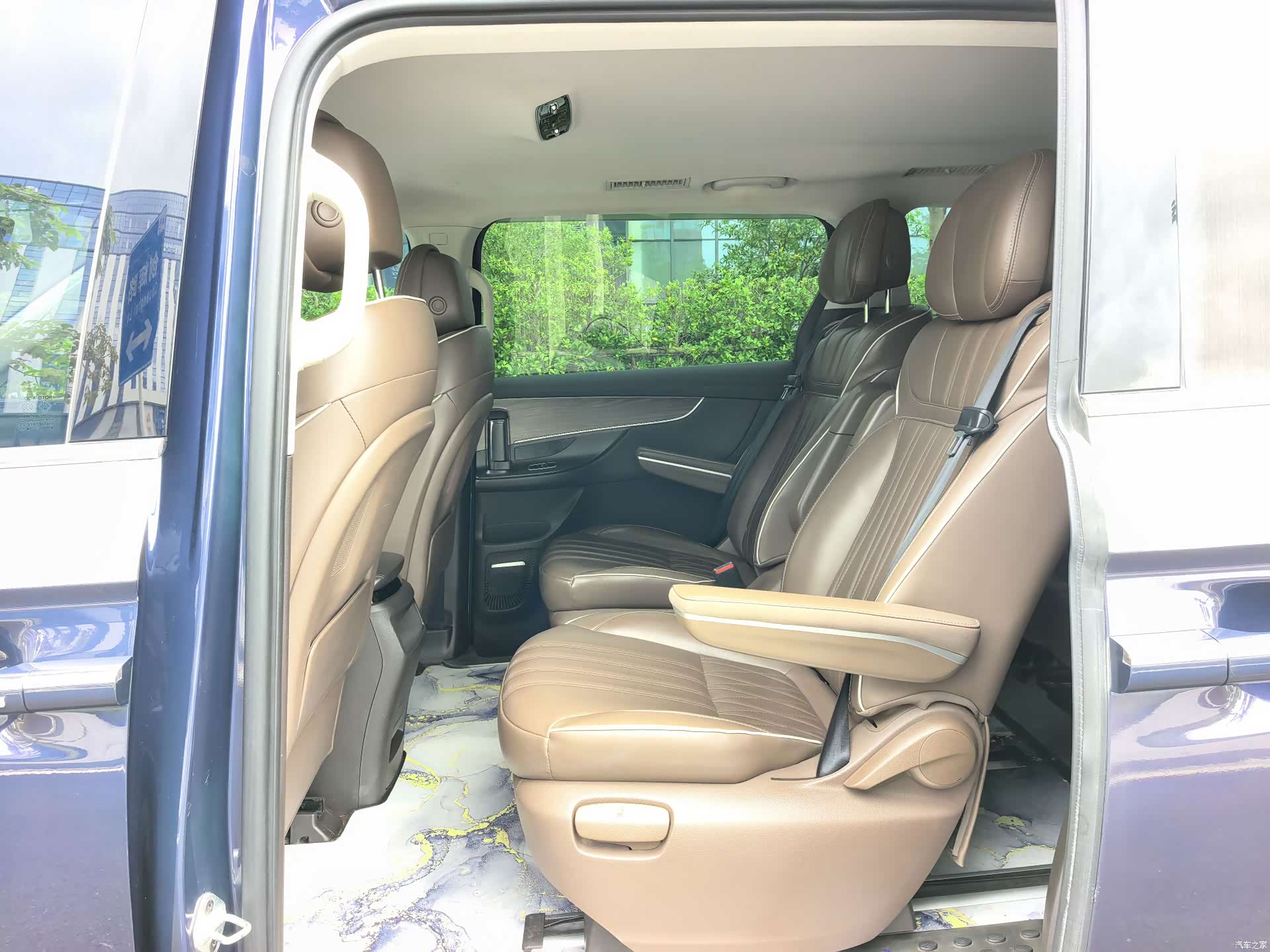Roewe iMAX8, 2023 14