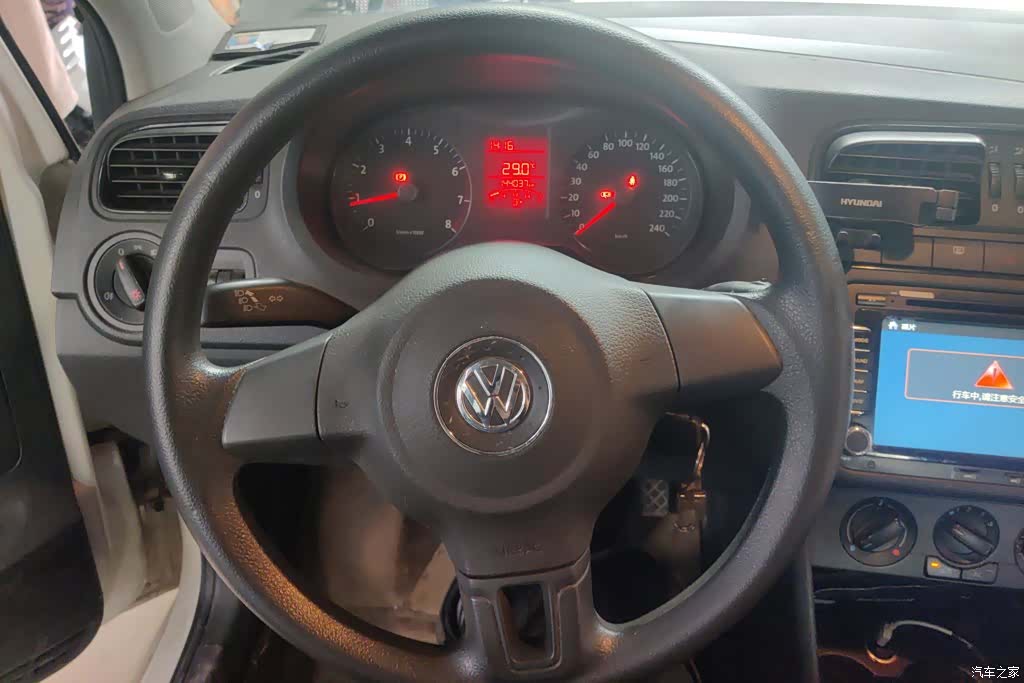 Volkswagen Polo, 2014 15