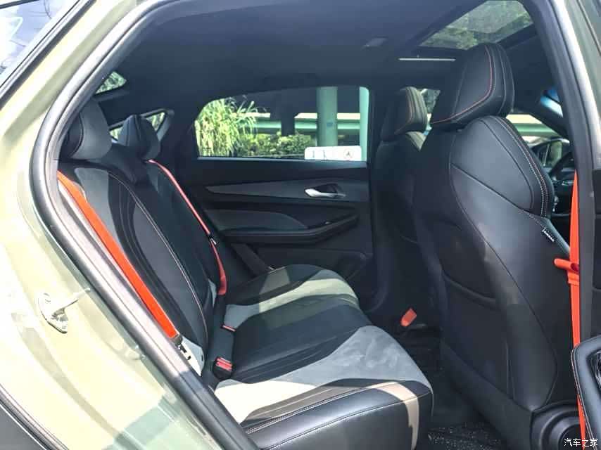 Geely Binray, 2022 8