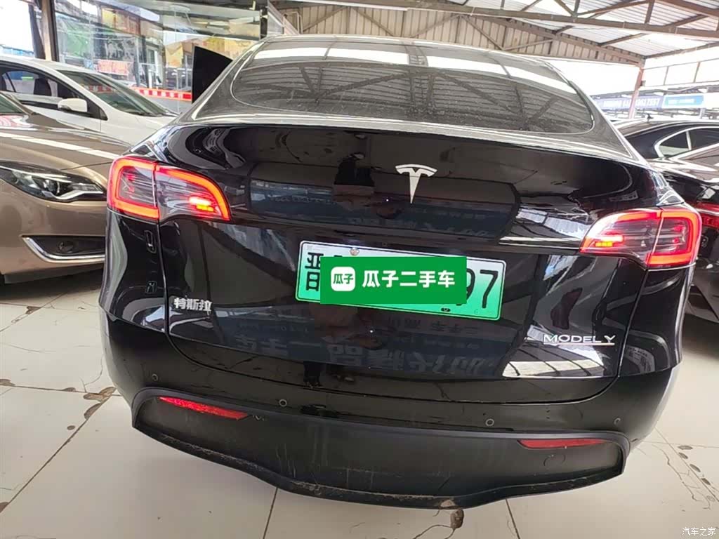 Tesla Model Y, 2024 6