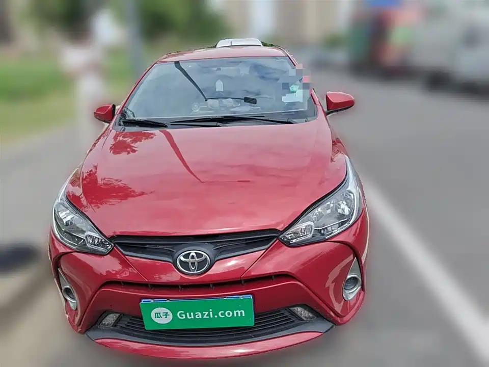 Toyota YARiS L to enjoy