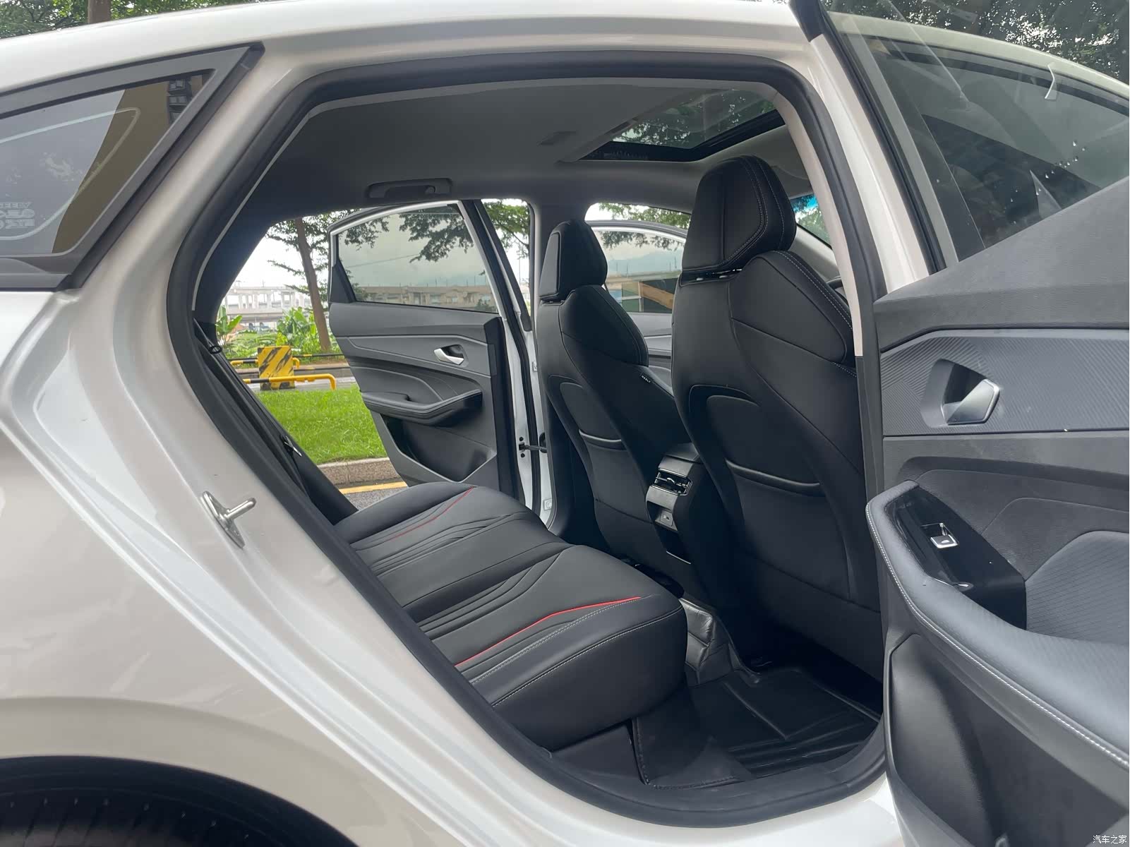 Geely Binray, 2025 29