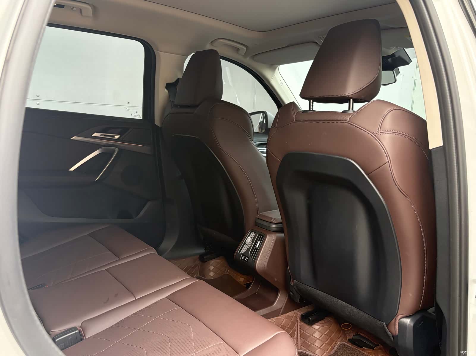 BMW X1, 2025 13