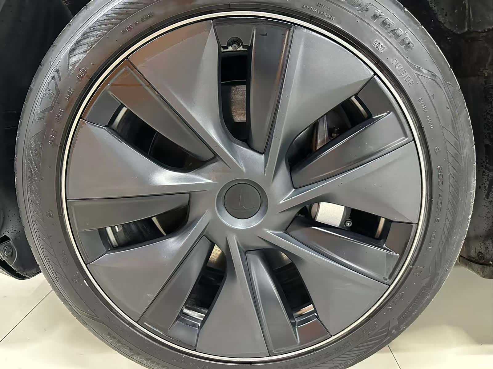 Tesla Model Y, 2023 15