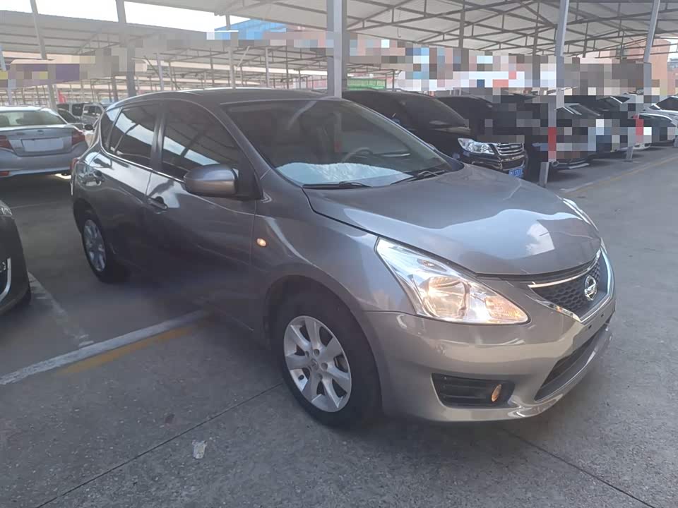 Nissan TIIDA Nissan TIIDA