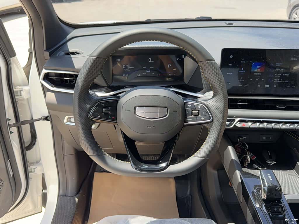 Geely Coolray, 2025 9