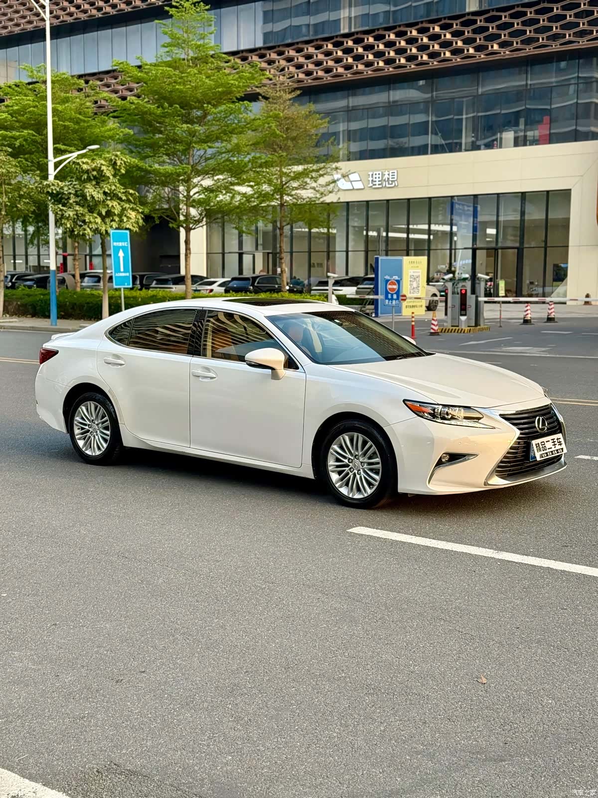 Lexus ES, 2016 все фото