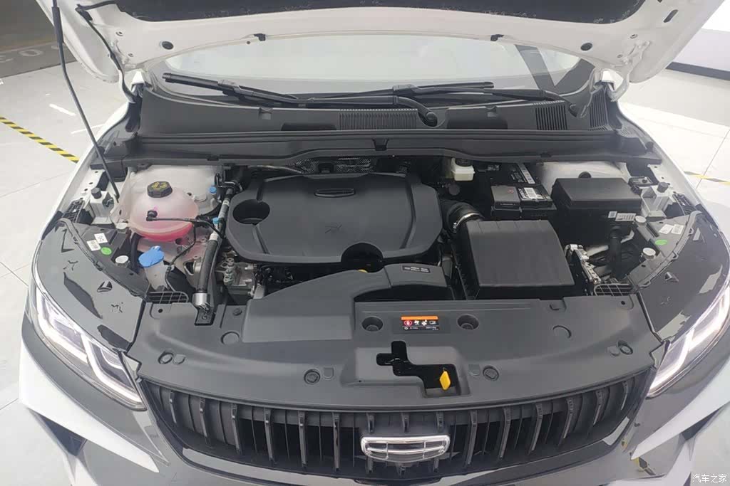 Geely Coolray, 2025 10