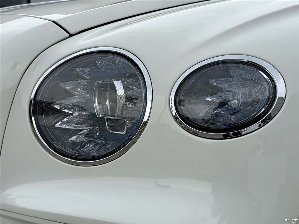 Bentley Flying Spur, 2025 12