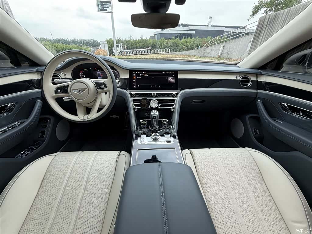 Bentley Flying Spur, 2025 23