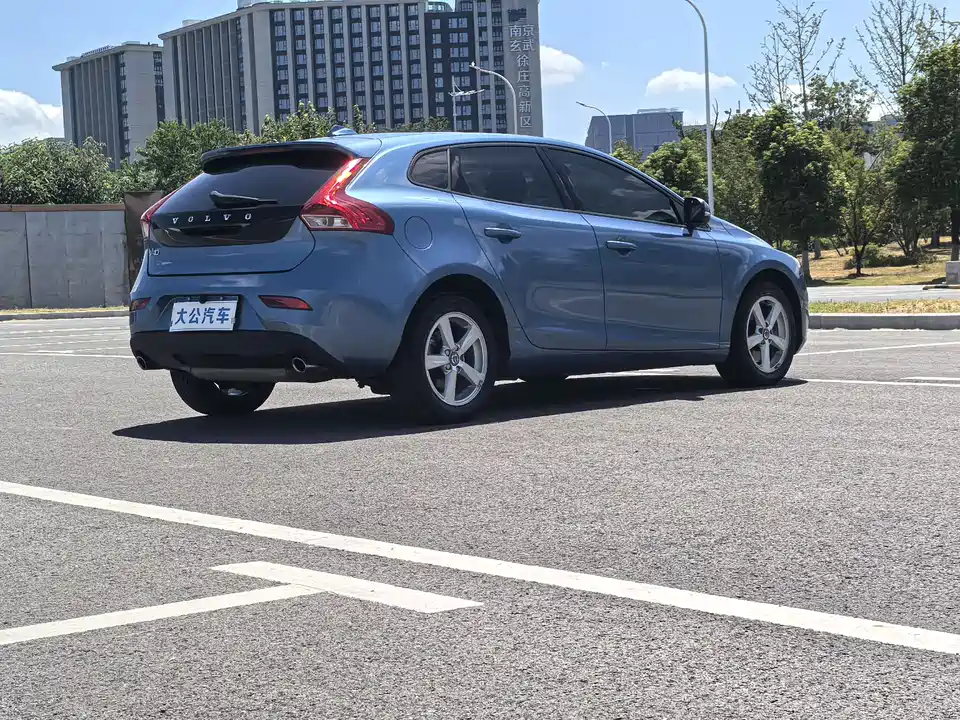 Volvo V40