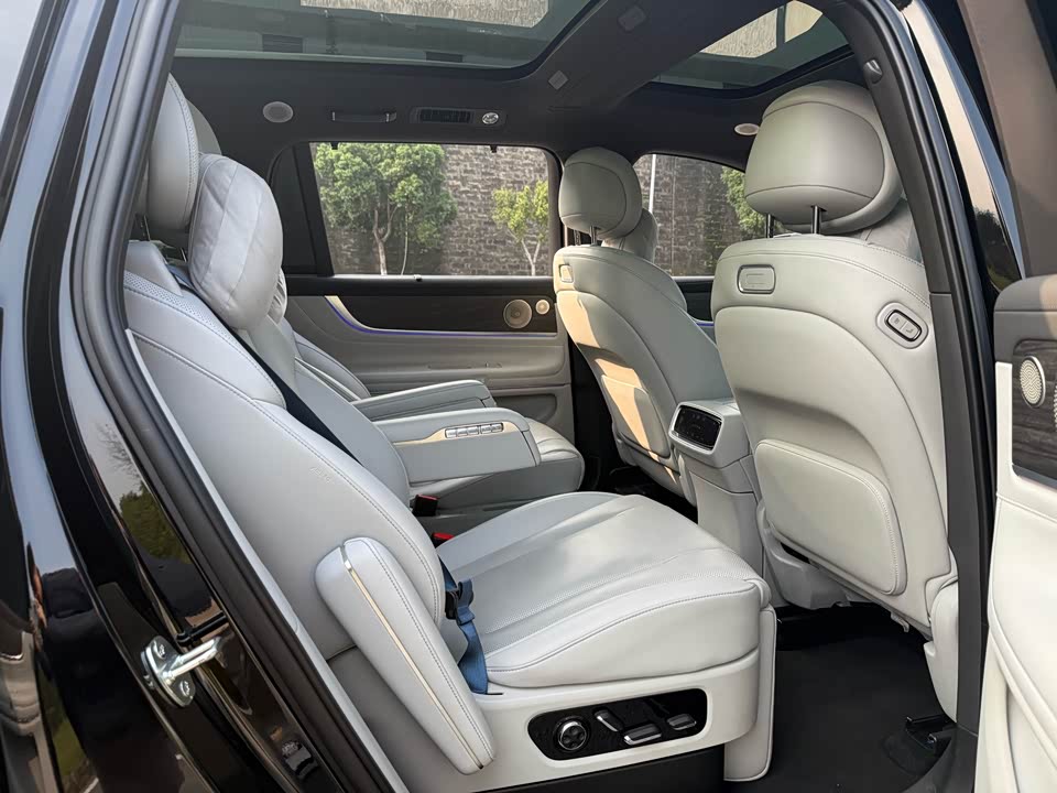 AITO Ask the world M9