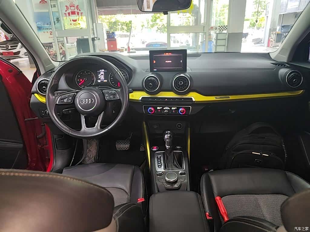 Audi Q2L, 2019 10