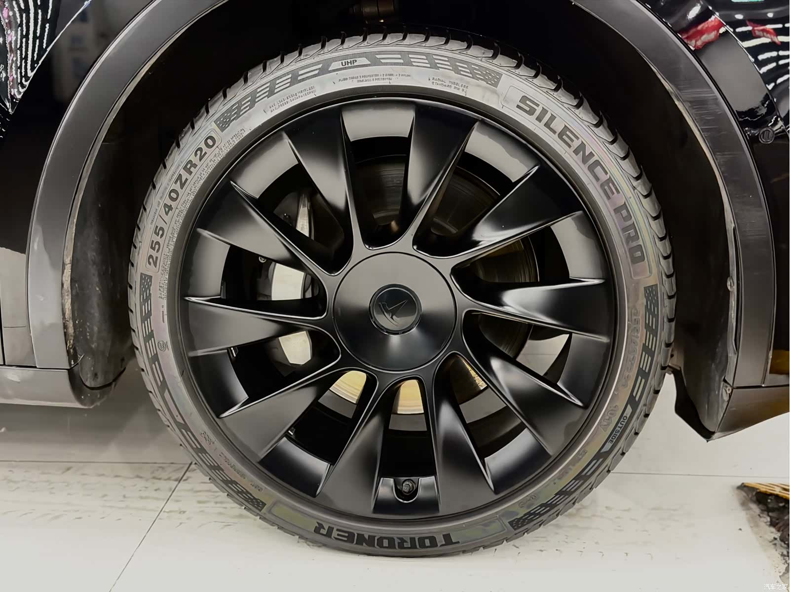 Tesla Model Y, 2023 16