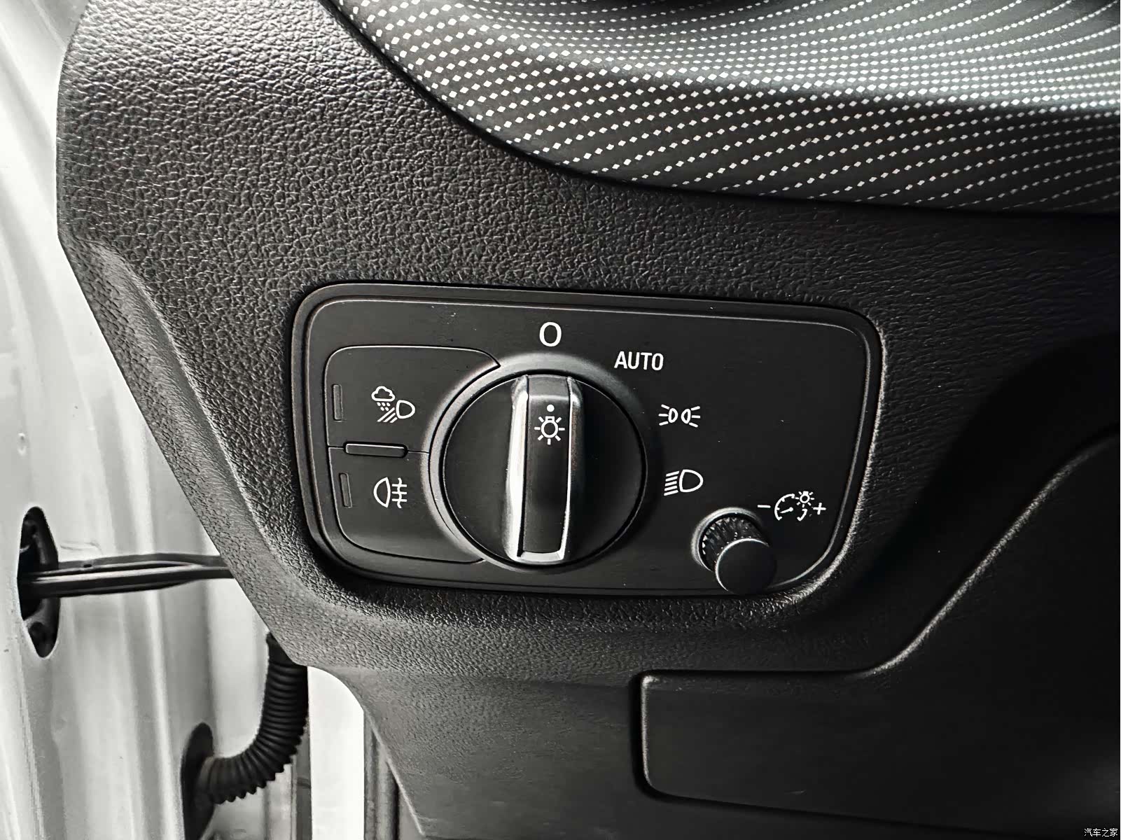 Audi Q2L, 2022 15