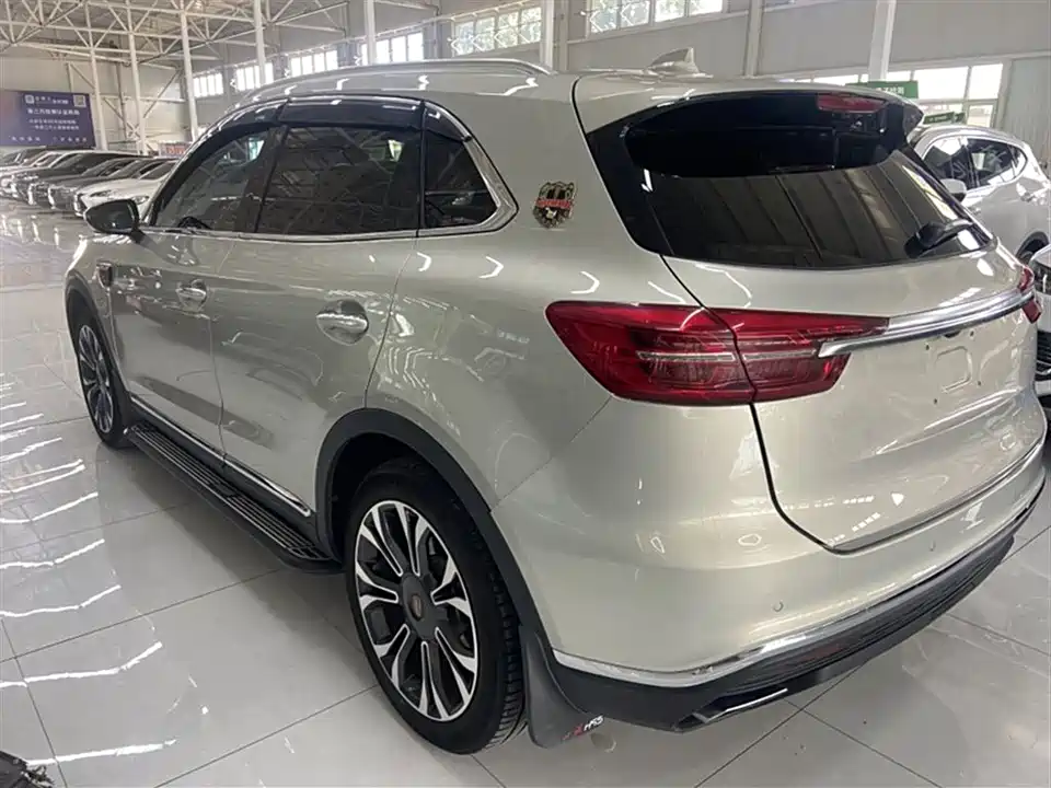 Hongqi HS5