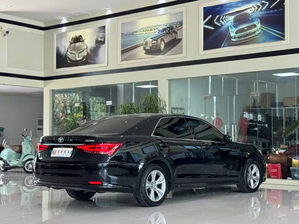 Toyota crown
