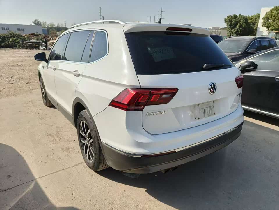 Volkswagen Tiguan L