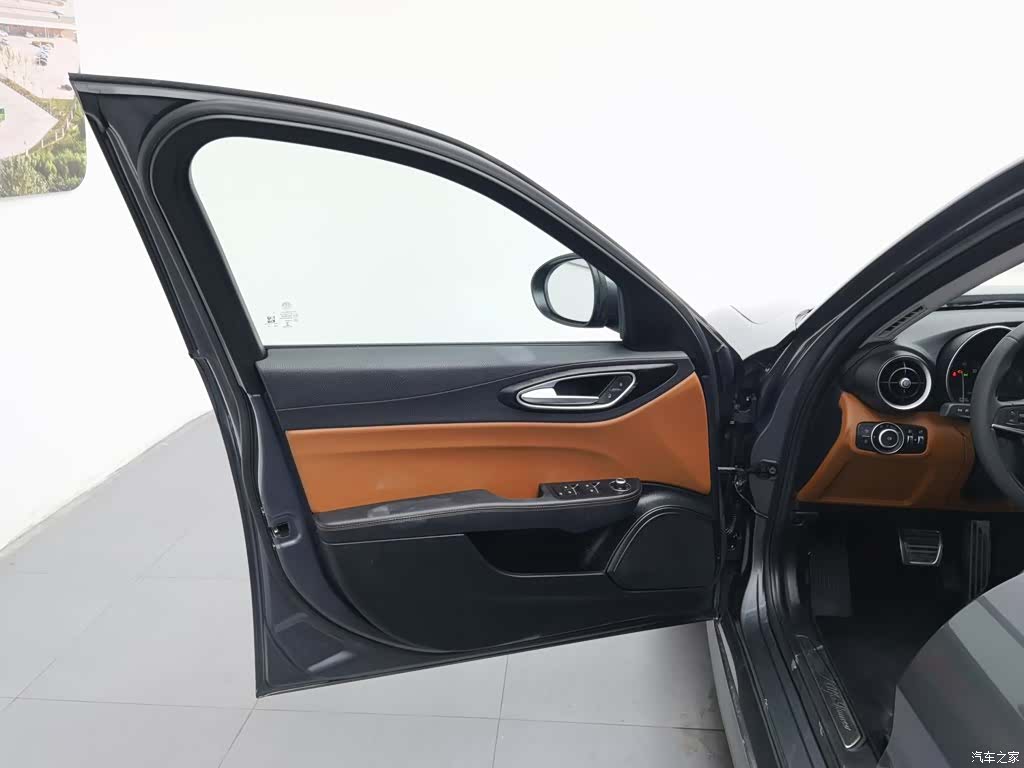 Alfa Romeo Giulia, 2019 8