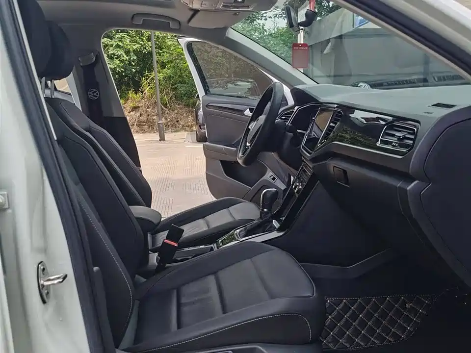 Volkswagen T-ROC exploring Songs