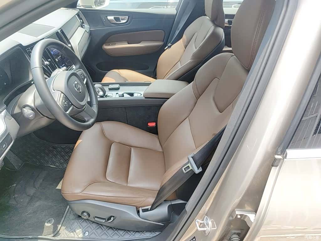Volvo XC60, 2025 22