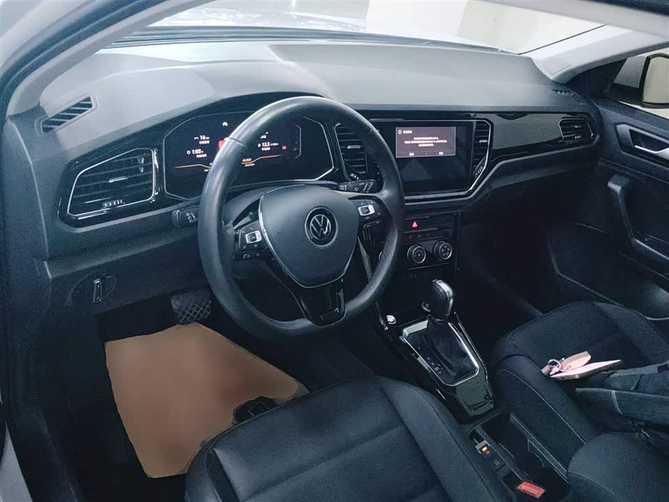 Volkswagen T-ROC exploring Songs