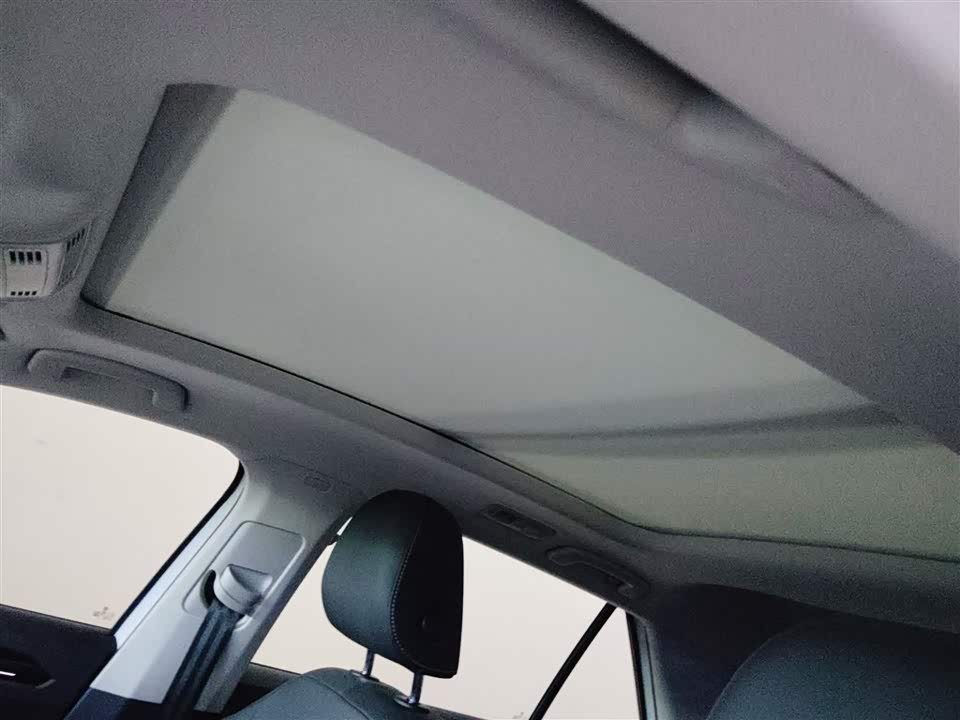 Volkswagen T-ROC exploring Songs