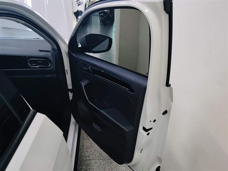 Volkswagen T-ROC exploring Songs