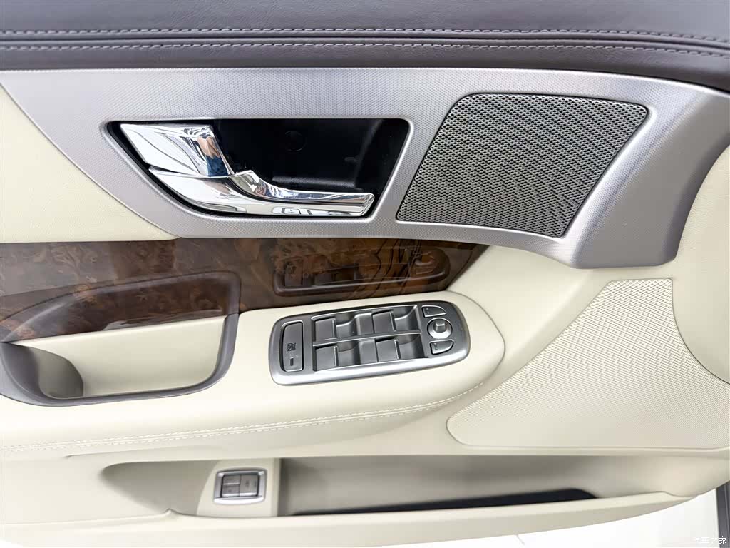 Jaguar XF, 2008 15