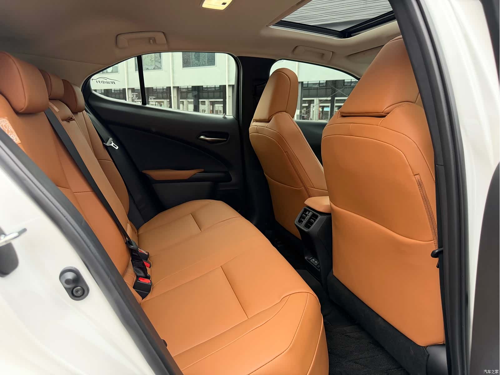 Lexus UX, 2022 9