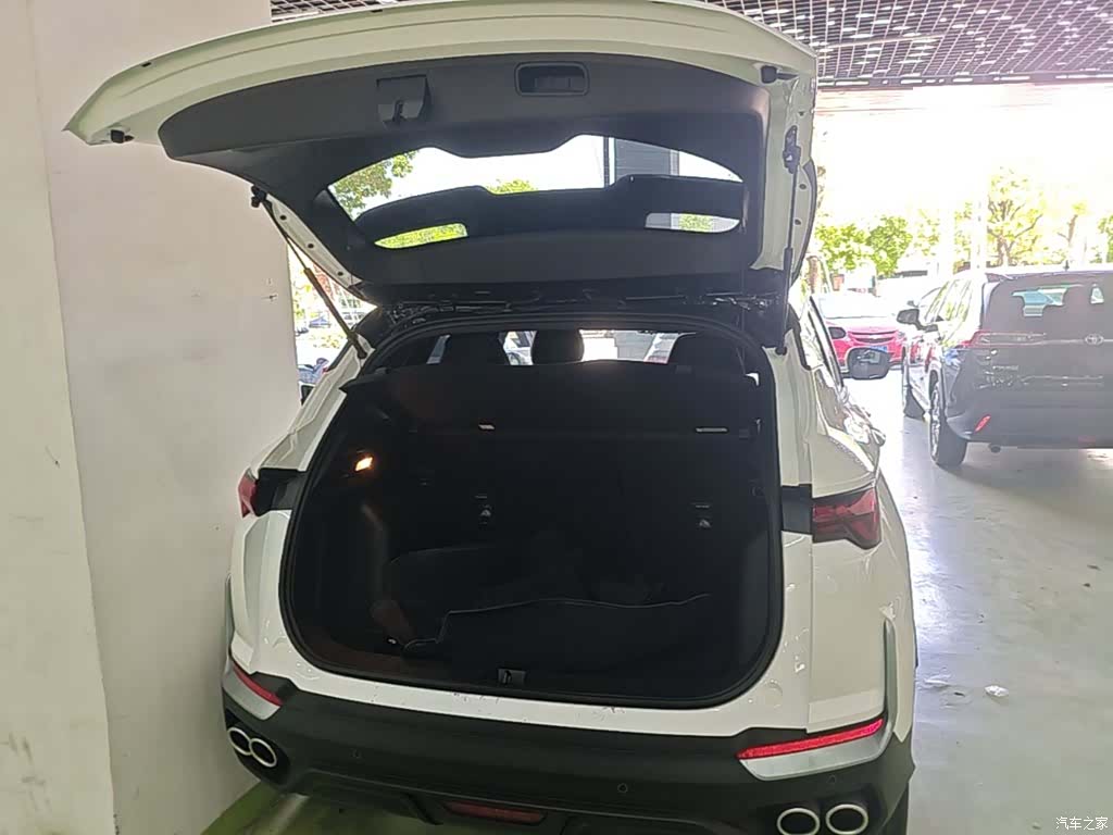 Geely Coolray, 2025 19
