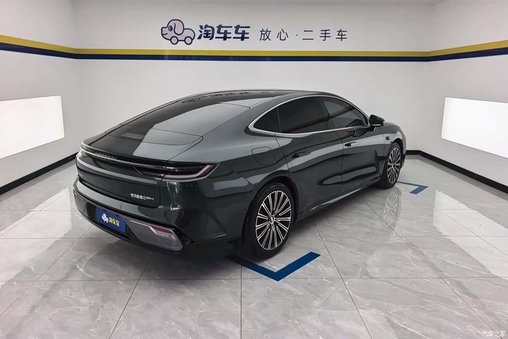 Geely 8, 2025 3