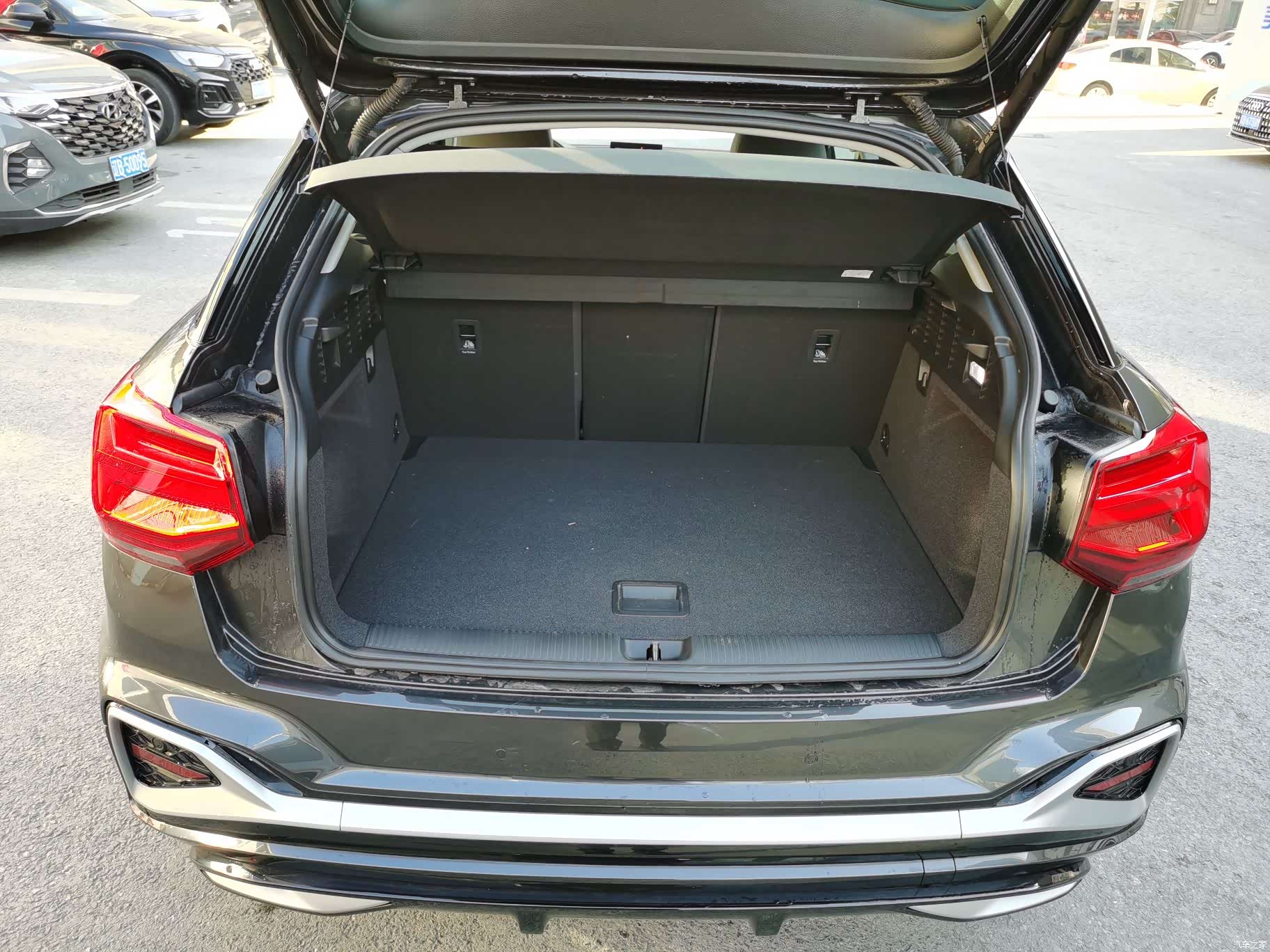 Audi Q2L, 2024 8