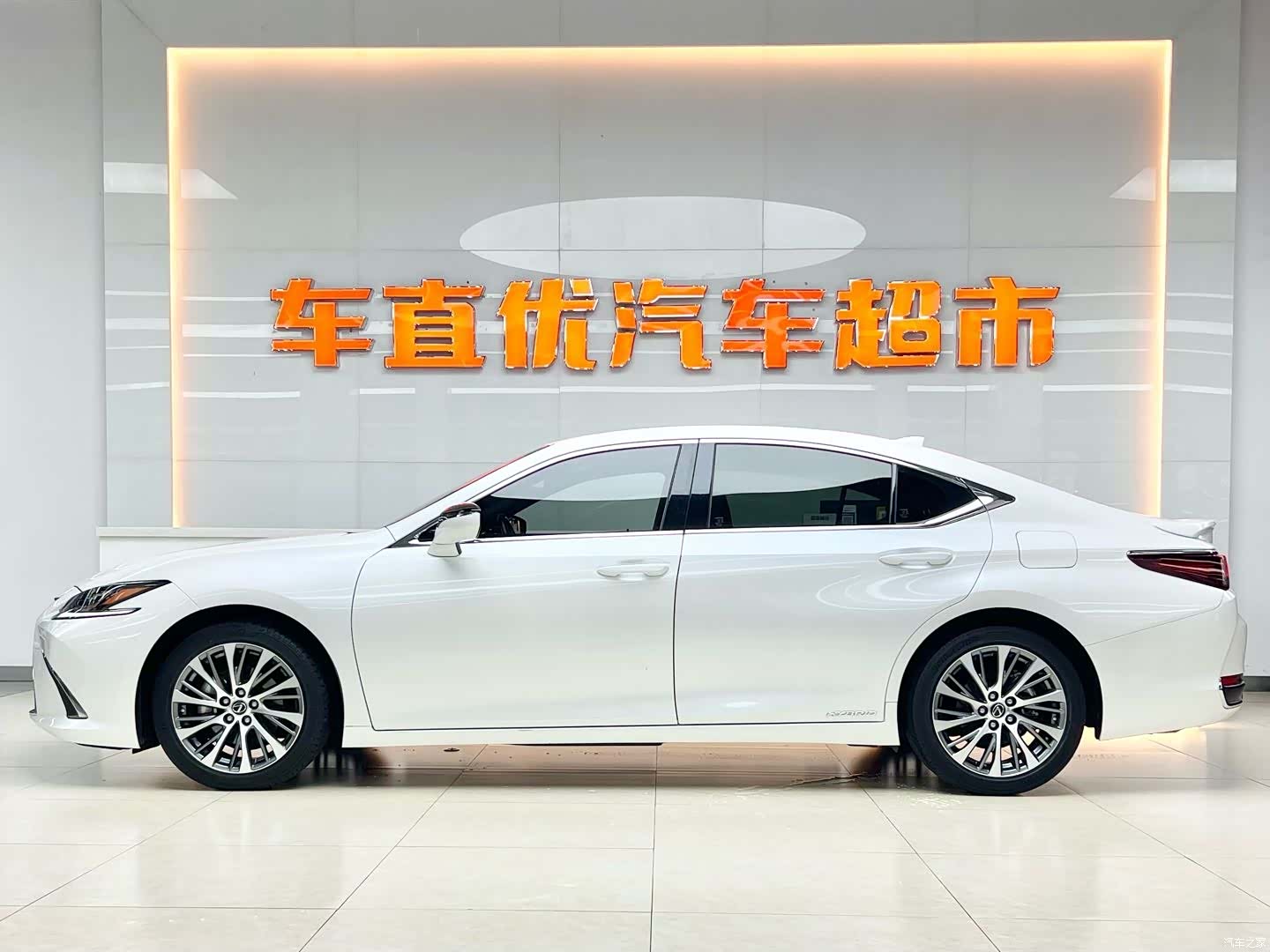 Lexus ES, 2021 4