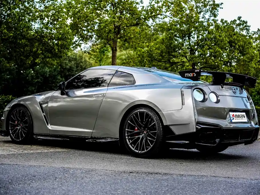 Nissan GT-R
