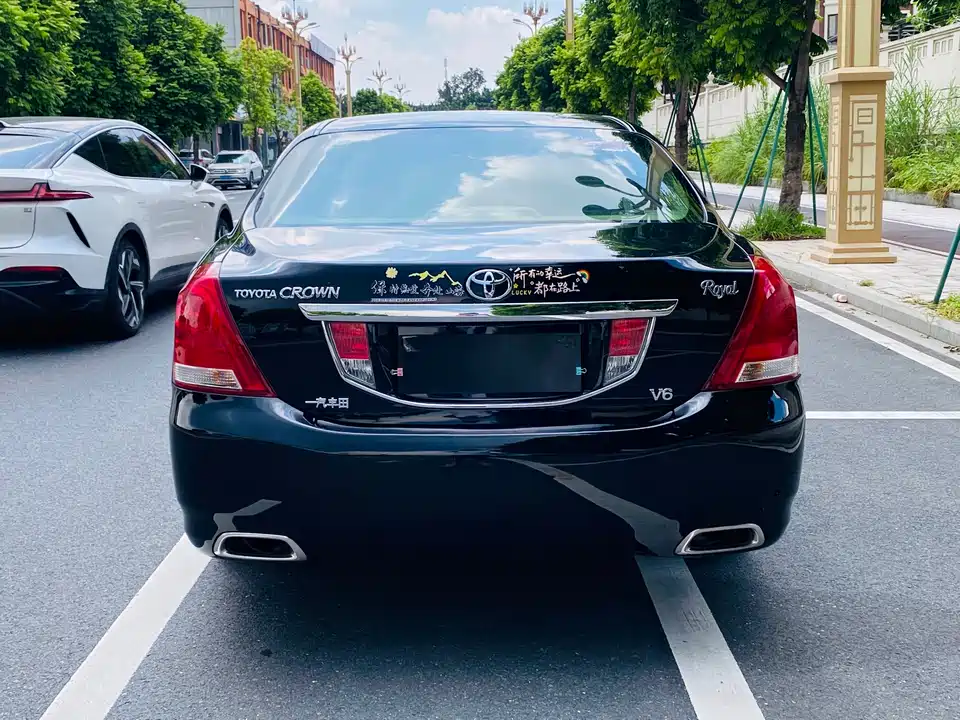 Toyota crown
