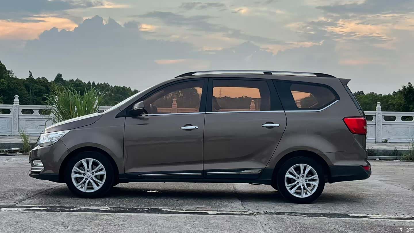 Wuling 730, 2017 4