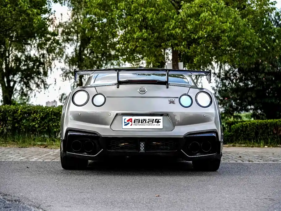 Nissan GT-R
