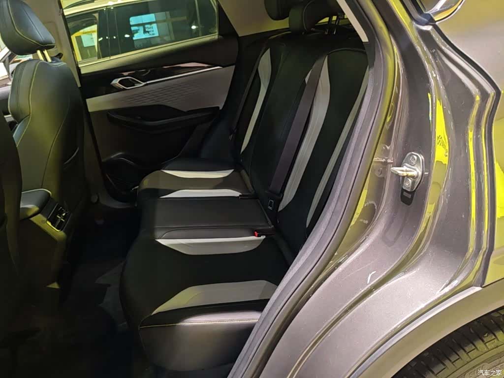 Geely Coolray, 2022 17