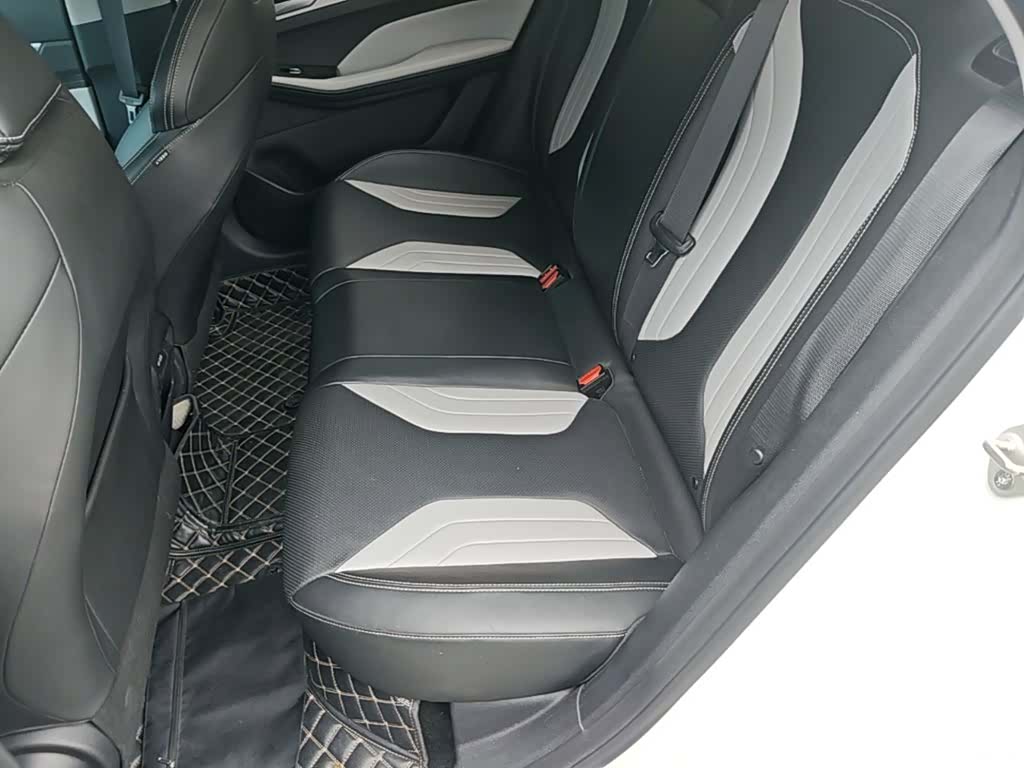 Geely Binray, 2023 17
