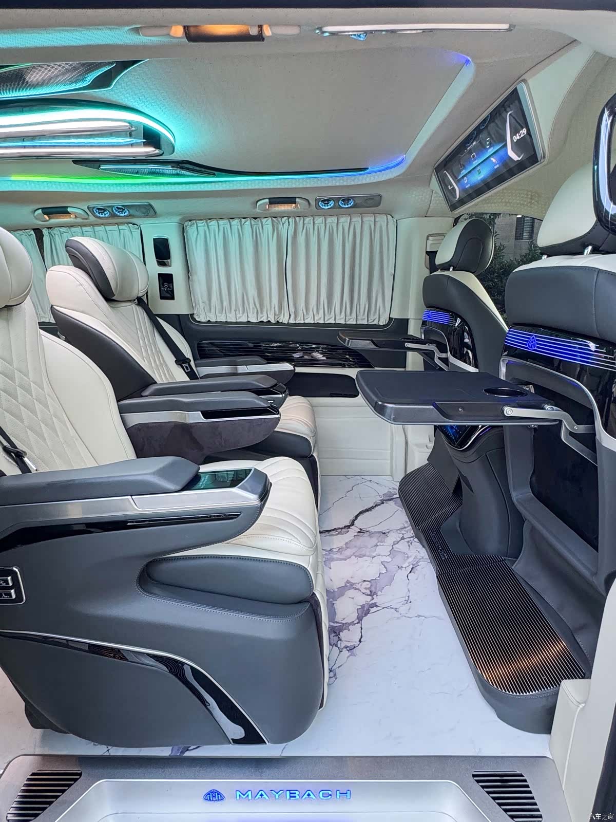 Mercedes-Benz 7, 2023 11