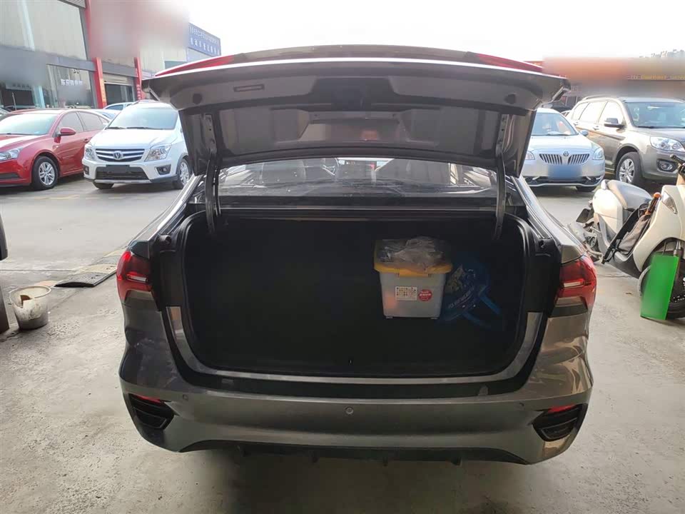 Roewe i5