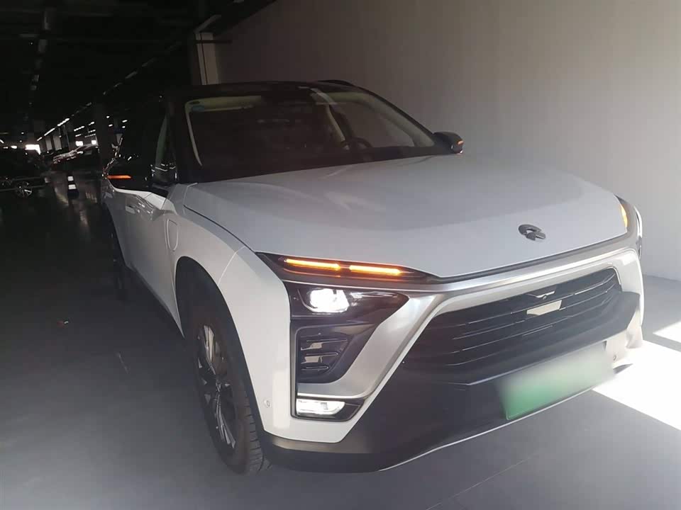NIO ES8