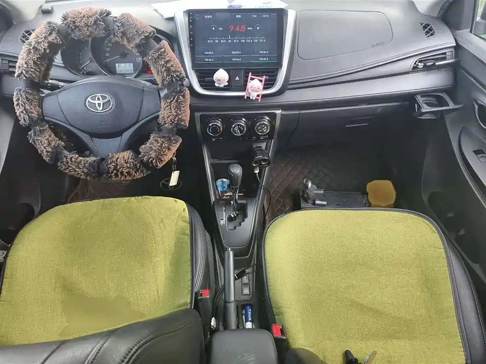 Toyota YARiS L to enjoy