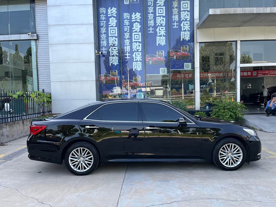 Toyota crown